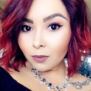 Meet your Posher, Casandra